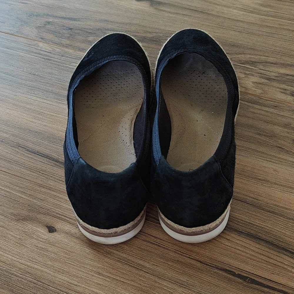 Like new Clark's suede espadrille flats